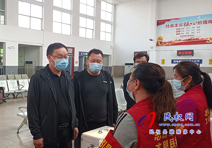 縣委副書記栗團結(jié)暗訪全國文明城市創(chuàng)建工作