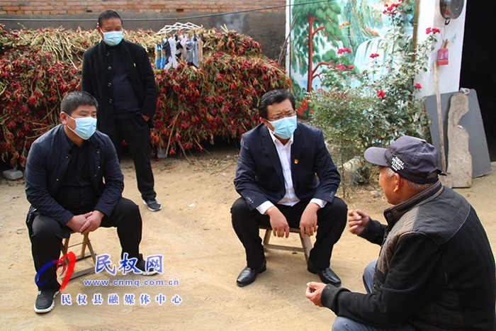 縣委常委、統(tǒng)戰(zhàn)部長(zhǎng)李君到花園鄉(xiāng)調(diào)研軟弱渙散村黨組織整頓工作