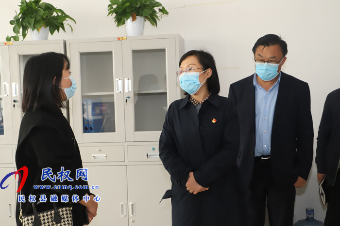 縣委副書記、縣長王靜嫻到縣創(chuàng)文創(chuàng)衛(wèi)指揮部辦公室調研