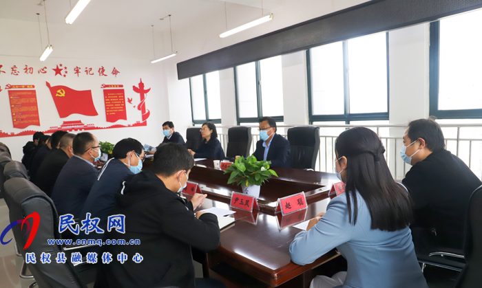 縣委副書記、縣長王靜嫻到縣創(chuàng)文創(chuàng)衛(wèi)指揮部辦公室調研
