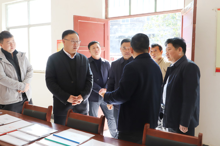 縣委副書記栗團結(jié)暗訪鞏固脫貧攻堅成果后評估工作