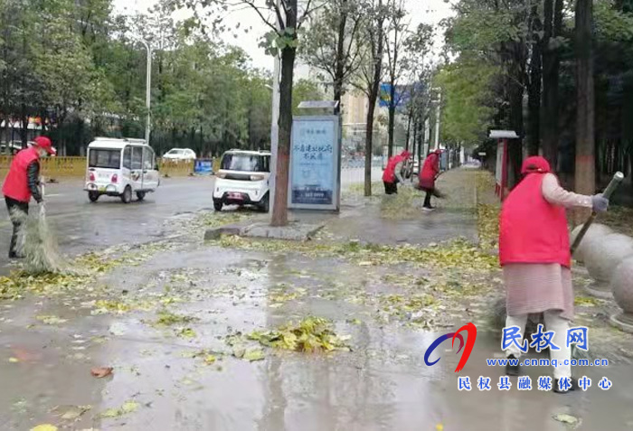 縣民族學(xué)校教師志愿者積極參與創(chuàng)建全國文明城全國衛(wèi)生城活動(dòng)