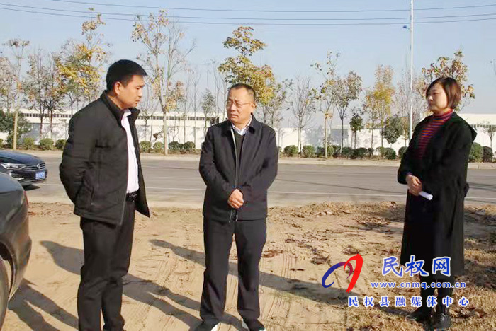 縣政協(xié)主席周明河到聯(lián)系企業(yè)開展“萬人助萬企”活動