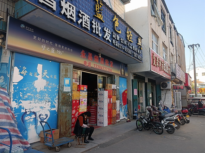 記者觀察：店外經(jīng)營不少見 亂停亂放仍存在