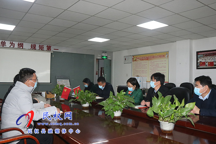 縣委副書記、縣長王靜嫻到聯(lián)系企業(yè)開展“萬人助萬企”活動