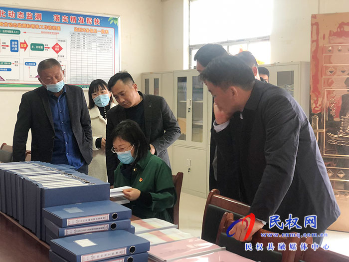縣委副書記、縣長(zhǎng)王靜嫻查看城鄉(xiāng)建設(shè)用地增減掛鉤拆舊區(qū)整村推進(jìn)整治復(fù)墾工作和鞏固脫貧攻堅(jiān)成果后評(píng)估工作