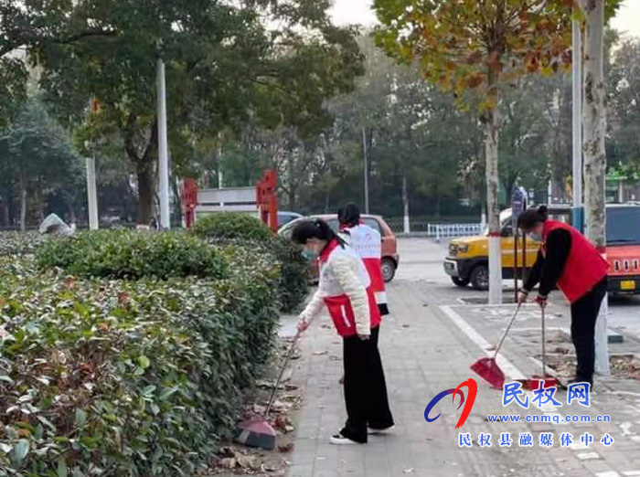 團(tuán)縣委組織開展環(huán)境衛(wèi)生清潔活動