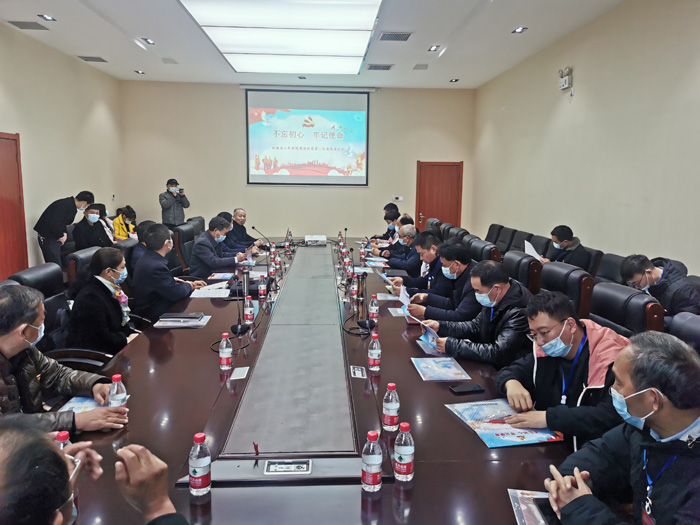 民權(quán)縣離退休黨工委、縣委老干部局組織我縣部分離退休干部黨支部書記和老干部工作者40余人赴柘城縣學(xué)習(xí)調(diào)研
