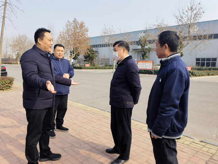 縣委常委、組織部長王義彬到河南松川專用汽車有限公司開展“企業(yè)服務日”活動