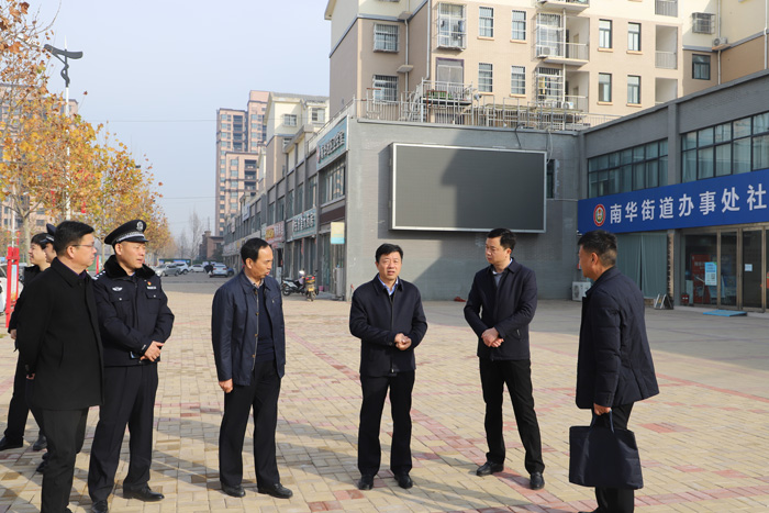 縣委常委、政法委書記陳鴻志督導“三零”創(chuàng)建和政法干警“六百”活動開展情況