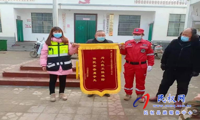 民權(quán)縣紅十字會斑馬應(yīng)急救援隊人和中隊 不懼艱險沖在前 義務(wù)消殺保民安