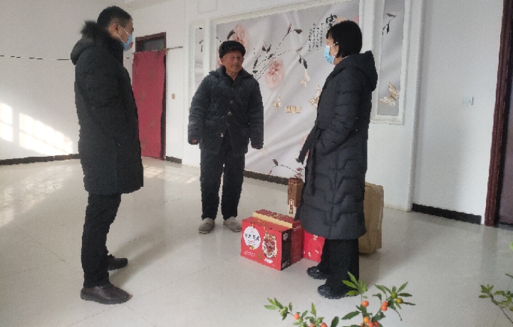 老干部局開展春節(jié)節(jié)前離休干部慰問活動(dòng)