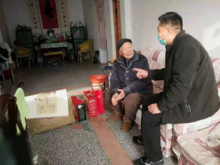 老干部局開展春節(jié)節(jié)前離休干部慰問活動(dòng)