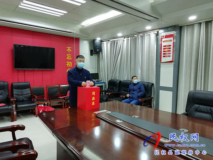 縣委辦、政府辦：開(kāi)展送溫暖、獻(xiàn)愛(ài)心捐款