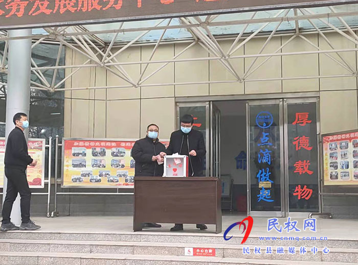住建局水務(wù)發(fā)展服務(wù)中心開展“送溫暖、獻愛心”募捐活動
