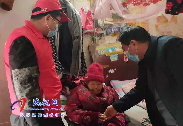 住建局水務(wù)公司開展慰問(wèn)道德模范和“身邊好人”志愿服務(wù)活動(dòng)