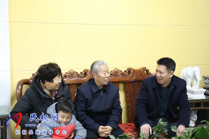 縣委常委、縣紀(jì)委書記、縣監(jiān)委主任冉燃看望慰問退休老干部