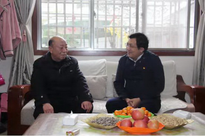 縣委常委、統(tǒng)戰(zhàn)部長(zhǎng)李君看望慰問退休老干部