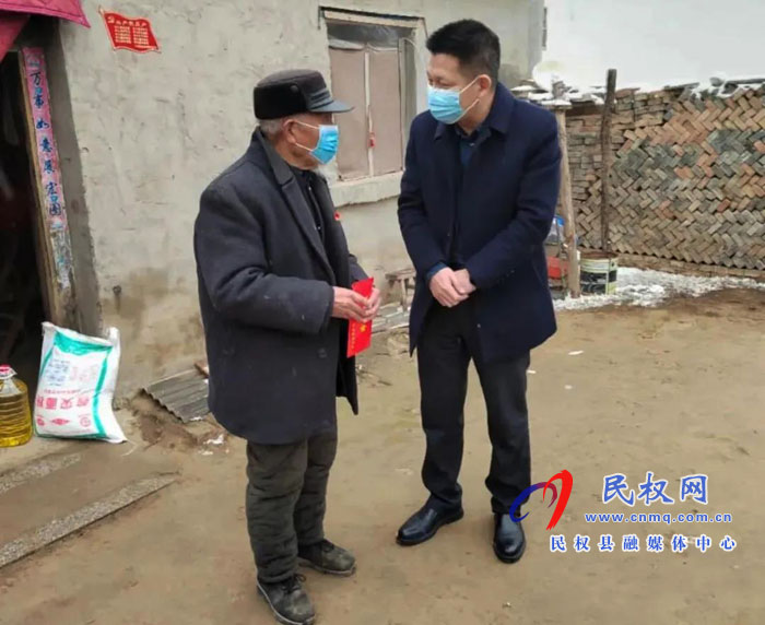 縣委常委、縣紀委書記、縣監(jiān)委主任冉燃到龍?zhí)伶?zhèn)軒莊村走訪慰問老黨員和困難群眾