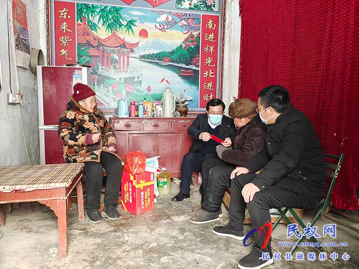 縣委常委、統(tǒng)戰(zhàn)部長李君走訪慰問老復(fù)退軍人、老黨員和困難戶