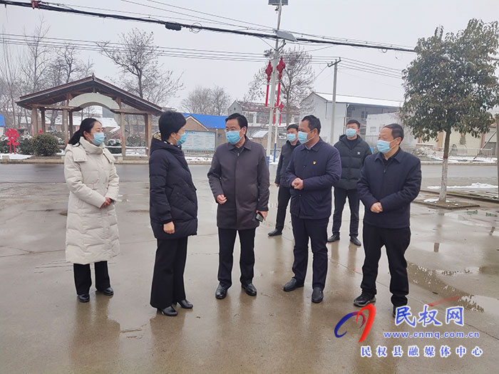 市人大常委會副主任、市總工會主席姬脈常到白云寺鎮(zhèn)開展“送政策、送溫暖、送幫扶”活動