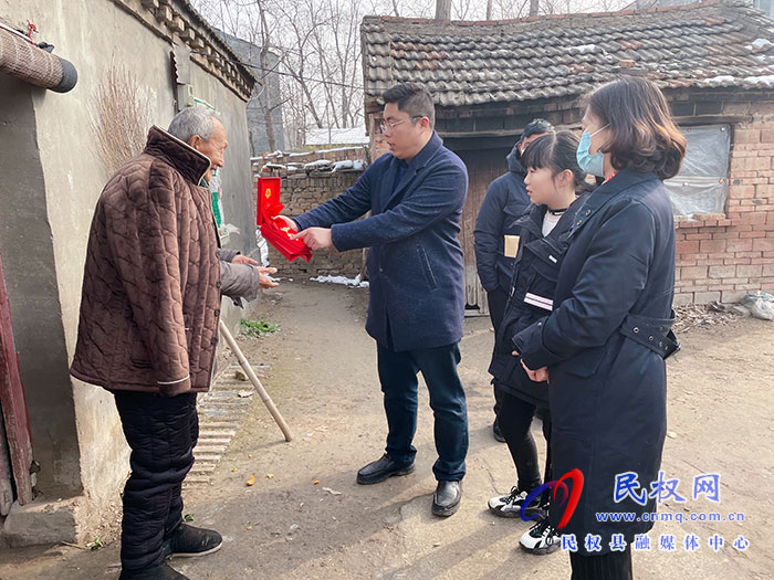 團委、婦聯(lián)節(jié)前慰問老黨員，春節(jié)情暖群眾心