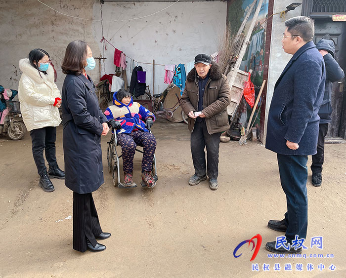 團委、婦聯(lián)節(jié)前慰問老黨員，春節(jié)情暖群眾心