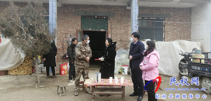 縣委常委、武裝部長熊四香到老顏集鄉(xiāng)慰問春蕾女童