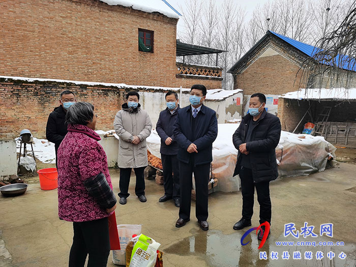 市人大常委會(huì)副主任王琦到程莊鎮(zhèn)慰問(wèn)困難群眾