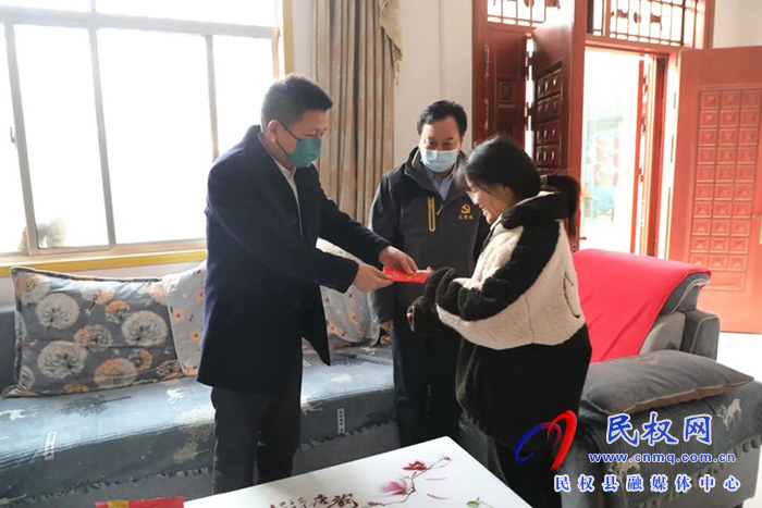 縣委常委、縣紀委書記、縣監(jiān)委主任冉燃到龍?zhí)伶?zhèn)慰問“春蕾女童”