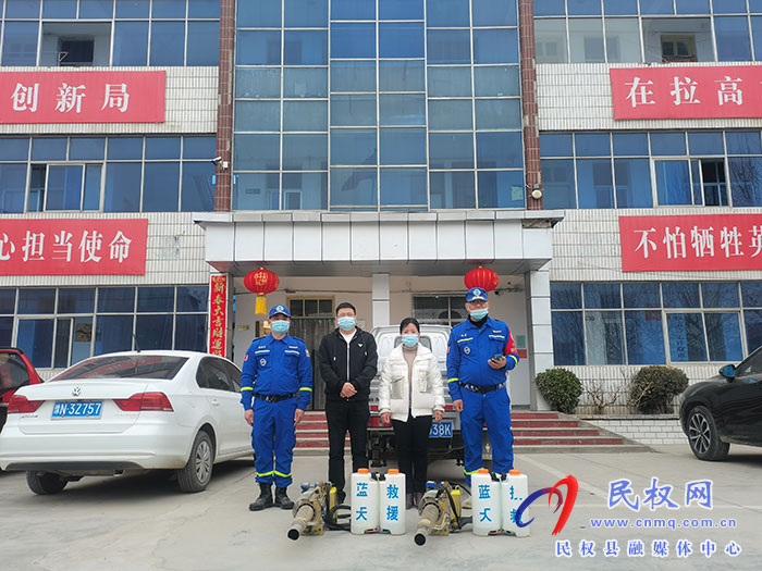 全面消殺 不留死角：民權(quán)縣“紅十字會”藍(lán)天救援隊助力龍?zhí)伶?zhèn)守好疫情防控“消殺關(guān)”