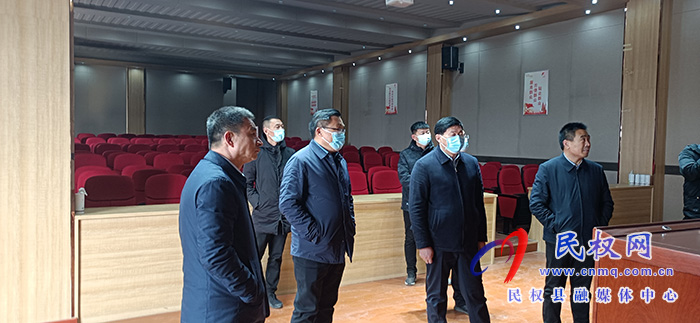 縣委常委、宣傳部長、副縣長畢道喜到北關(guān)鎮(zhèn)王公莊村調(diào)研畫虎學院籌備情況