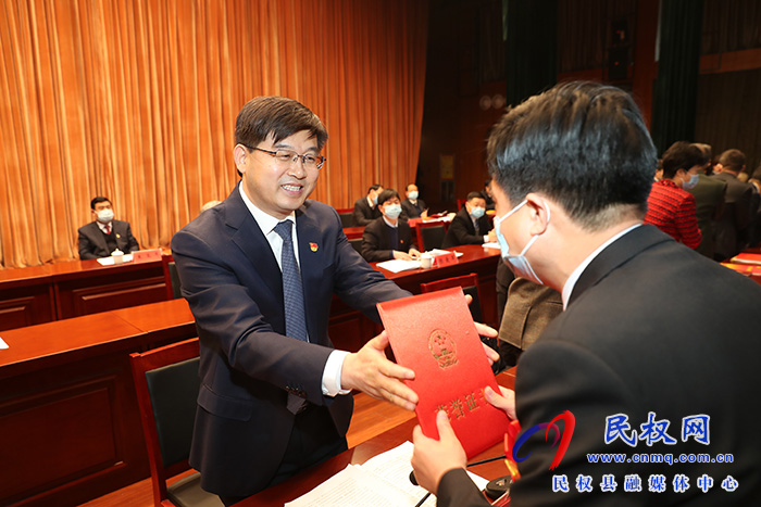 縣委經(jīng)濟(jì)工作會(huì)議暨全縣三級(jí)干部大會(huì)召開(kāi)