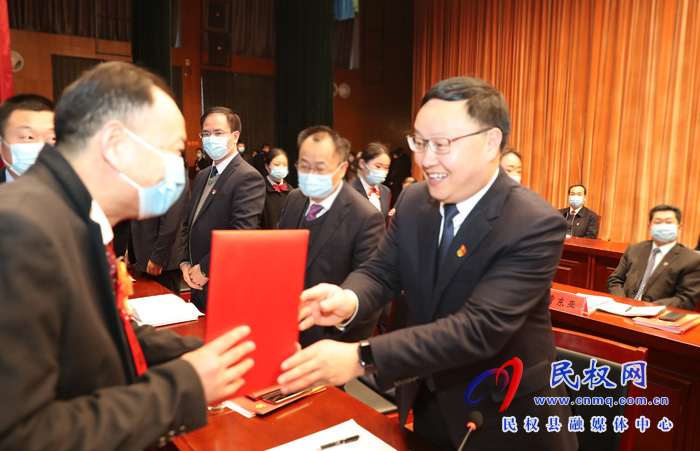 縣委經(jīng)濟(jì)工作會(huì)議暨全縣三級(jí)干部大會(huì)召開(kāi)
