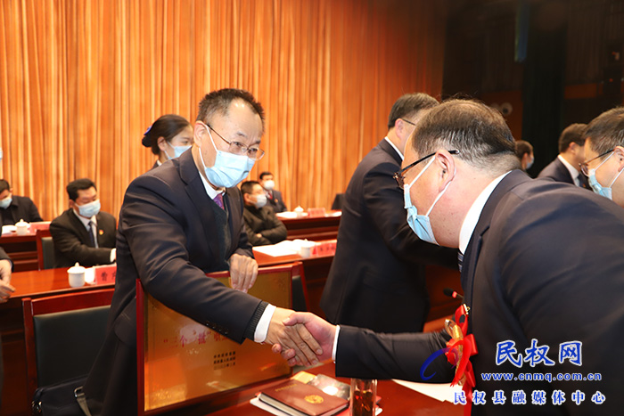 縣委經(jīng)濟(jì)工作會(huì)議暨全縣三級(jí)干部大會(huì)召開(kāi)