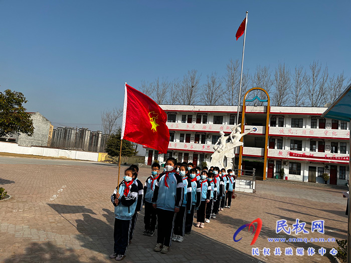 春暖三月學(xué)雷鋒，志愿活動我先行