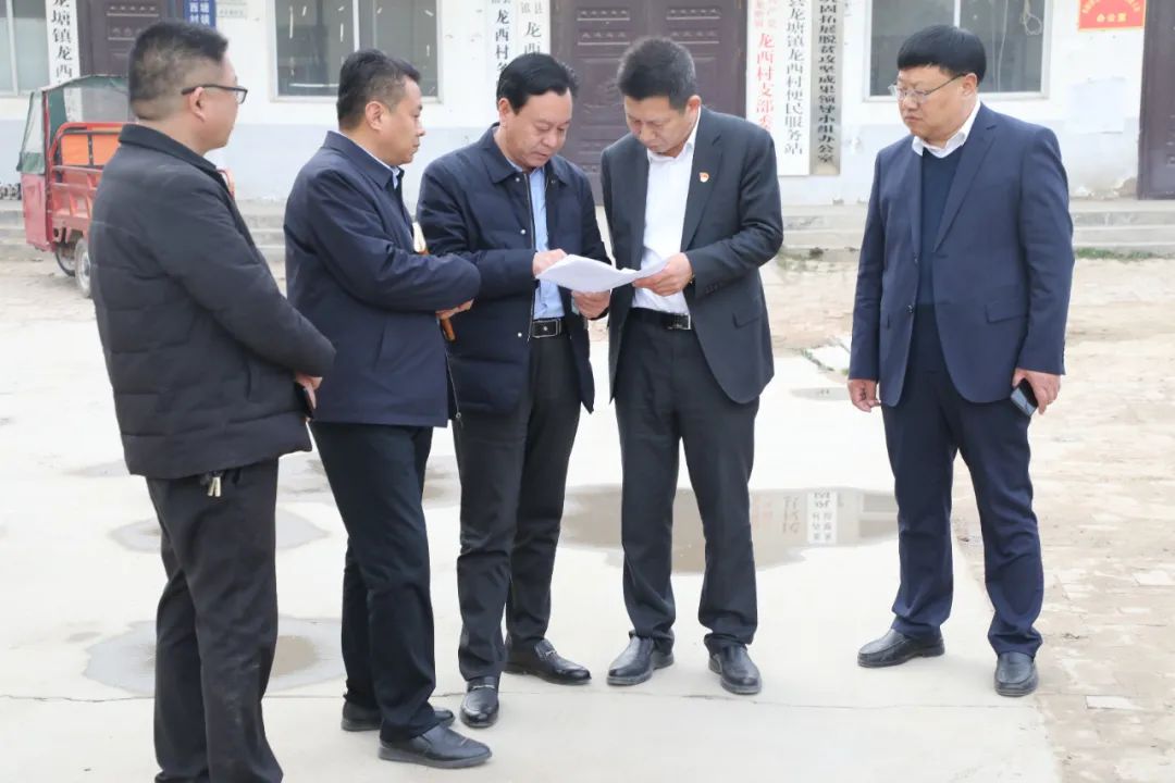 縣委常委、縣紀(jì)委書記、縣監(jiān)委主任冉燃到龍?zhí)伶?zhèn)暗訪人居環(huán)境整治、信訪維穩(wěn)等工作