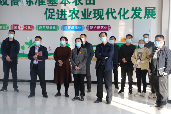 省綠色食品發(fā)展中心對我縣創(chuàng)建全國綠色食品原料標準化生產(chǎn)基地進行初驗