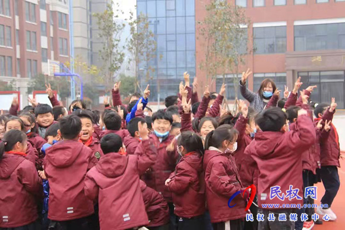 求實(shí)“小農(nóng)夫”勞育課程遇上了植樹節(jié)，這些畫面也太溫馨了！