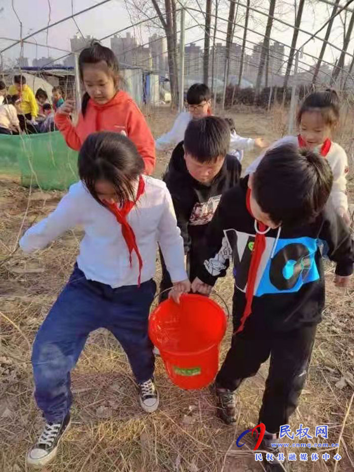 求實(shí)“小農(nóng)夫”勞育課程遇上了植樹節(jié)，這些畫面也太溫馨了！