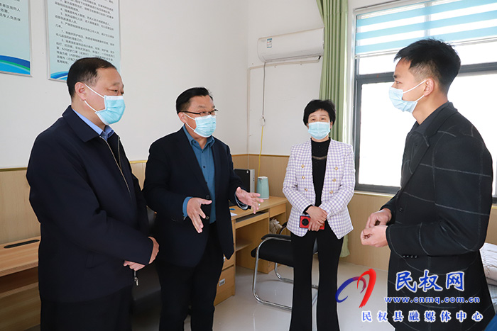 縣領(lǐng)導(dǎo)周燕、畢道喜檢查指導(dǎo)校園疫情防控工作