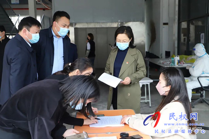 縣委副書記、縣長王靜嫻調(diào)研“萬人助萬企”活動開展情況