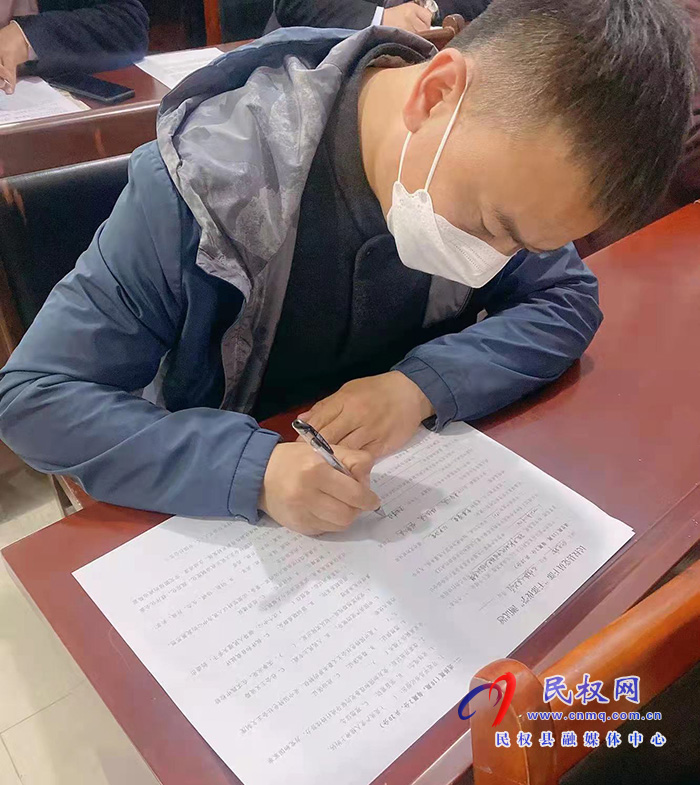 龍?zhí)伶?zhèn)：檢驗(yàn)夜學(xué)成果，開展理論測(cè)試