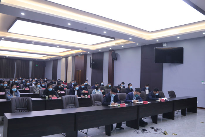 我縣組織收聽收看全市農(nóng)村人居環(huán)境集中整治暨改廁工作推進會