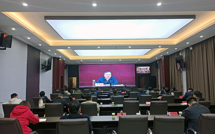 我縣組織收聽收看全市農(nóng)村人居環(huán)境集中整治暨改廁工作推進會