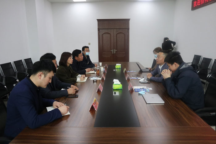 縣委常委、副縣長于茜會(huì)見客商