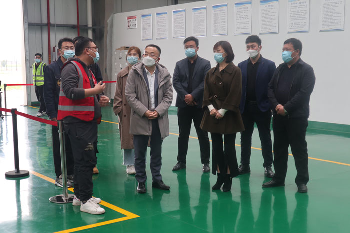 縣委常委、副縣長于茜會(huì)見客商