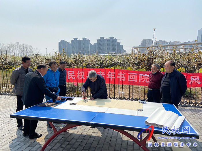 民權(quán)縣老干部書(shū)畫(huà)家梨園采風(fēng)