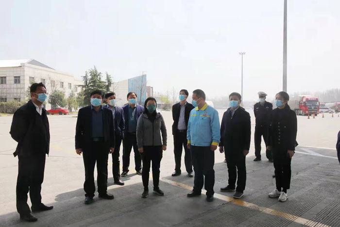 縣委副書記、縣長王靜嫻到連霍高速民權(quán)路口、高速服務(wù)區(qū)查看疫情防控工作