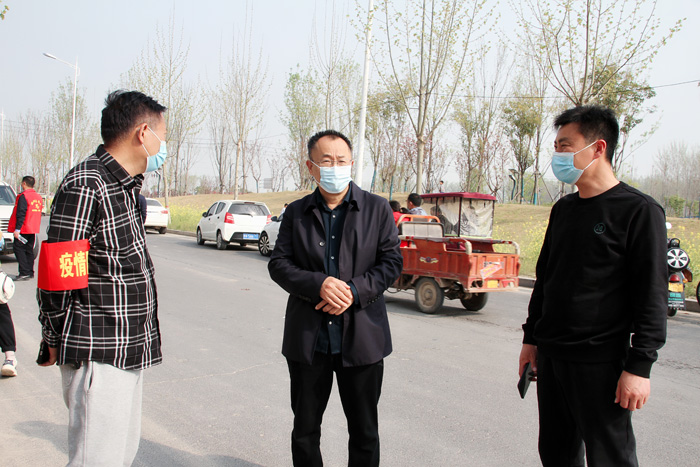 縣政協(xié)主席周明河暗訪督查核酸檢測工作開展情況